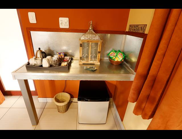 1,629M² GUESTHOUSE FOR SALE IN WEST ACRES EXT 2